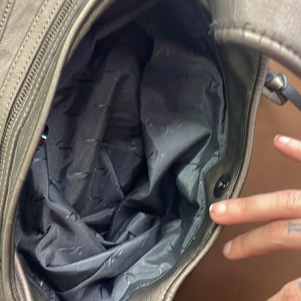 Simply Vera by Vera Wang Metallic Shoulder Bag – Pre-Owned - Picture 6 of 13